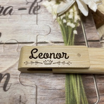 Pen USB em MDF de 16 GB