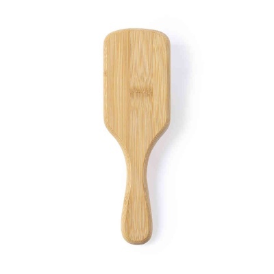 Escova de cabelo de madeira clara com cabo largo