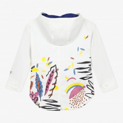 Casaco branco com capuz e estampas coloridas na parte traseira