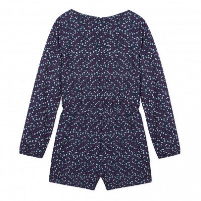 Macacão roxo escuro com manchas azuis e brancas, mangas compridas e pernas curtas