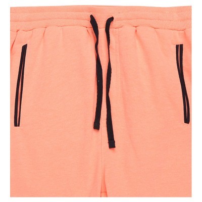 Calções cor de salmão com detalhes pretos nos bolsos e cordão no cós