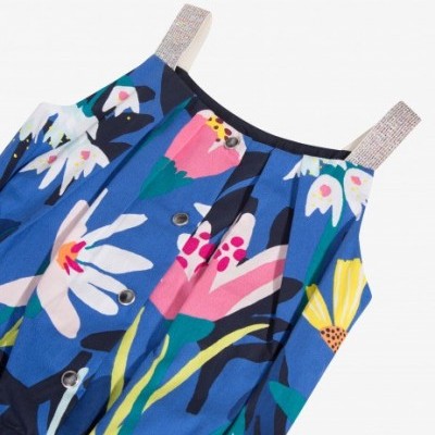 Vestido azul com padrão floral colorido e alças texturizadas