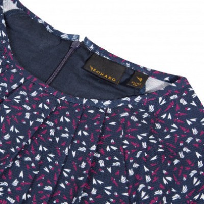 peça de roupa azul escuro com padrão de folhas e fecho atrás