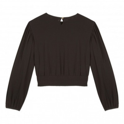 Blusa preta feminina de manga comprida com punhos elásticos e fecho pequeno na parte de trás