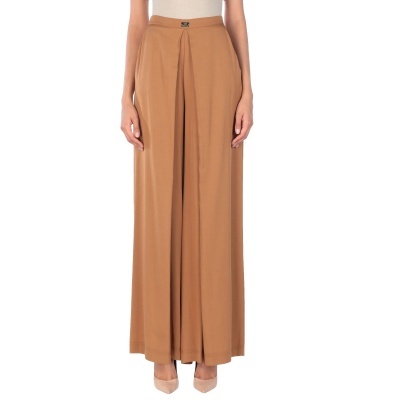 Roberta Biagi mulher calça larga camel