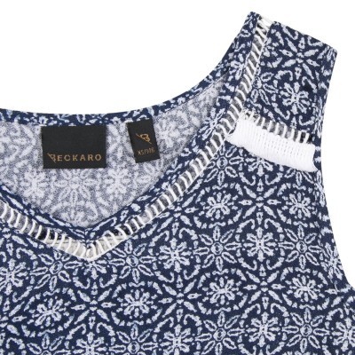 Blusa estampada com decote em V Beckaro