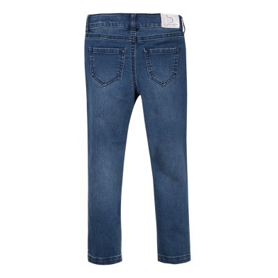 Calças de ganga azuis vistas de trás com bolsos e etiqueta branca