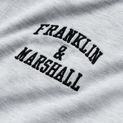 Camisa polo cinza claro com texto bordado Franklin & Marshall