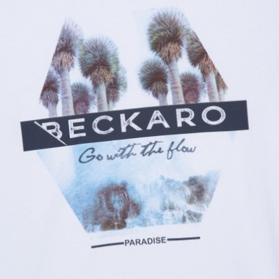 T-shirt branca Beckaro