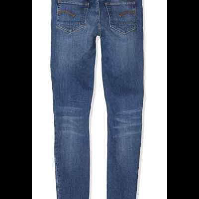 Calças de ganga azuis de costas sobre fundo branco