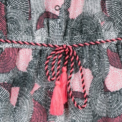 Tecido estampado com cordão torcido e franjas