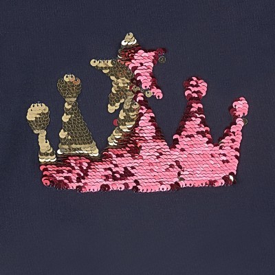 Coroa de lantejoulas cor-de-rosa e douradas em tecido azul escuro