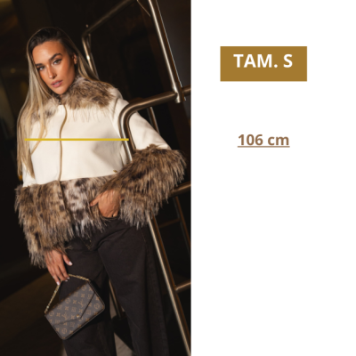 Casaco branco com pelo castanho e mala castanha