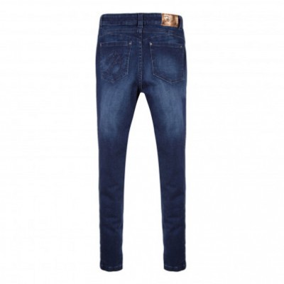 Calças de ganga azuis escuras com etiqueta Levi's na cintura