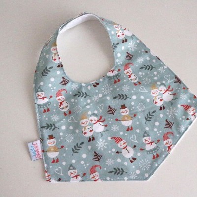 Bandana azul-claro com padrão de bonecos de neve para bebé