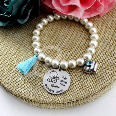 Pulseira Elástica de Pérolas e Medalha com Gravação de Dados de Nascimento
