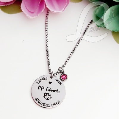 Colar em corrente c/ medalha gravada c/ dados de nascimento