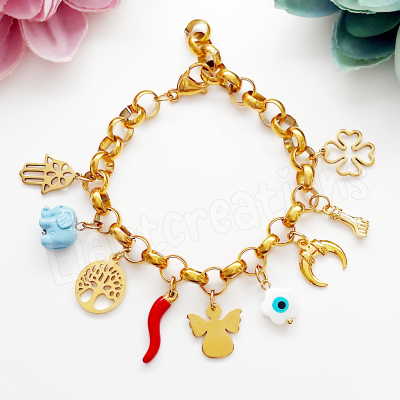 Pulseira em corrente grossa com amuletos