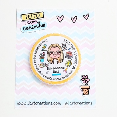 Crachá personalizado Educadora/ Auxiliar Crachá personalizado Educadora/ Auxiliar
