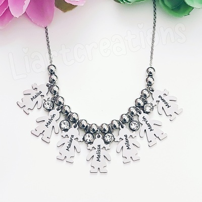 Fio em corrente com bonecos  personalizados com nome - versão cristais transparentes