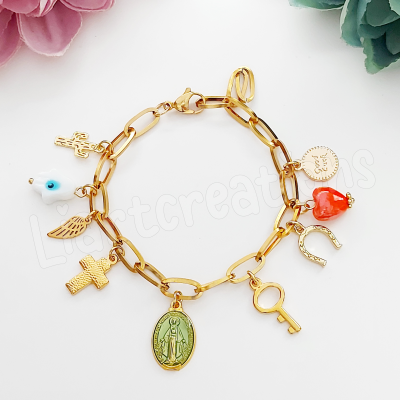 Pulseira em corrente com medalha da Nossa Senhora das Graças e amuletos
