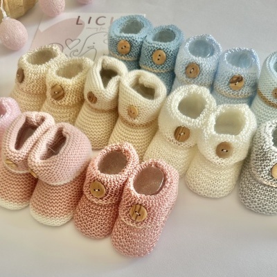 Carapins em perlé com botão amadeirado