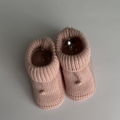 Carapins com pompom pequeno