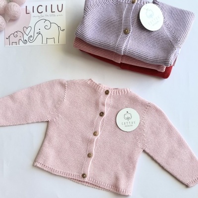 Casaco de malha de algodão com botões amadeirados