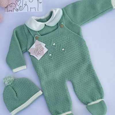 Conjunto com jardineira e camisola de Malha