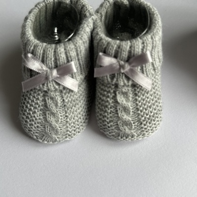 Carapins de perlé com laço frontal