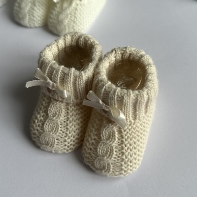 Carapins de perlé com laço frontal