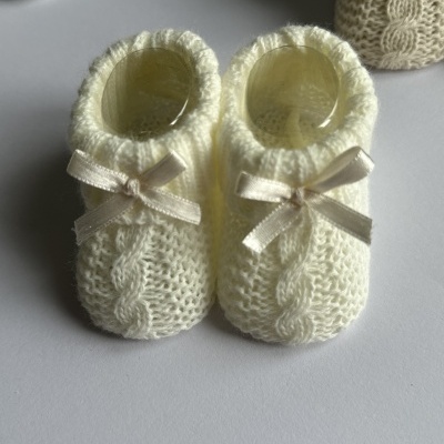 Carapins de perlé com laço frontal