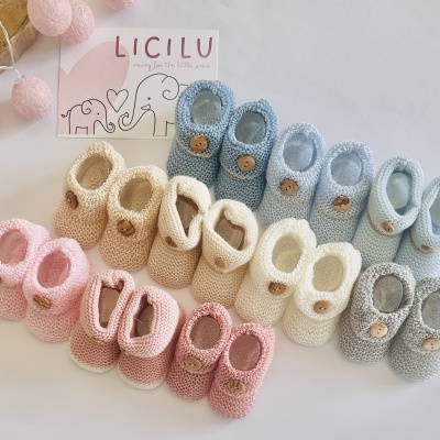 Carapins em perlé com botão amadeirado