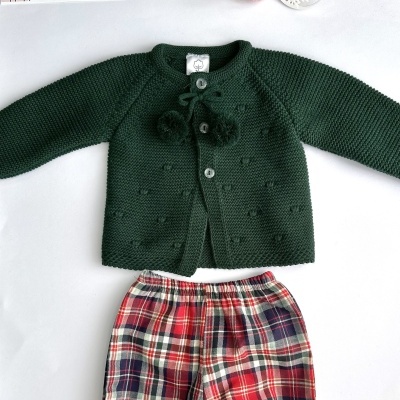 Conjunto de malha com casaco e calção em xadrez Conjunto de malha com casaco e calção em xadrez