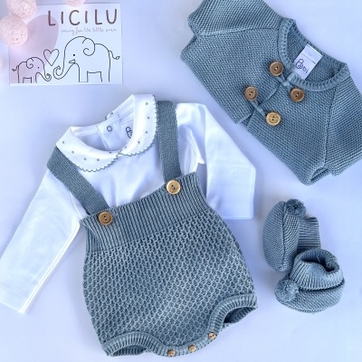 Body com gola aberta picueta e ‘pontinhos’