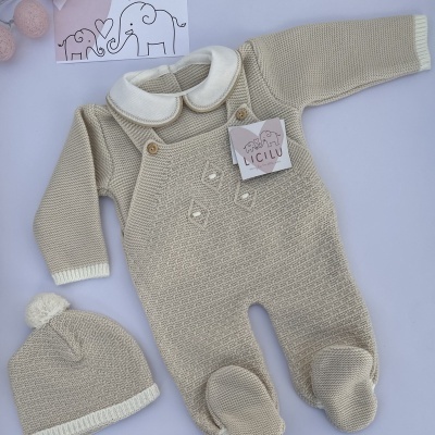 Conjunto com jardineira e camisola de Malha