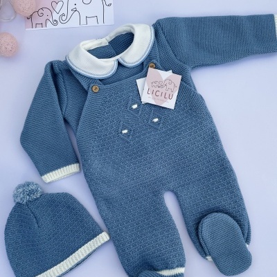 Conjunto com jardineira e camisola de Malha