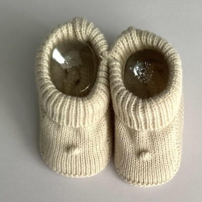 Carapins com pompom pequeno