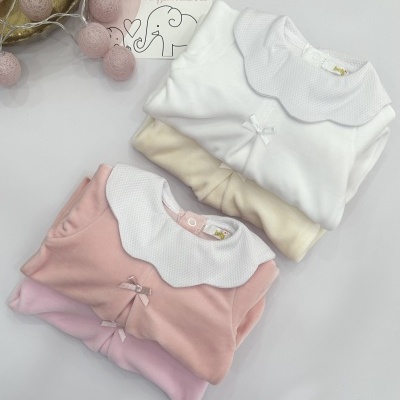Babygrow de veludo com golinha e lacinho