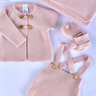 Conjunto fofo e casaco ‘’soft’’ Rosa