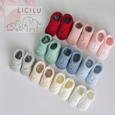 Carapins com pompom pequeno