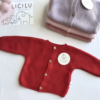 Casaco de malha de algodão com botões amadeirados