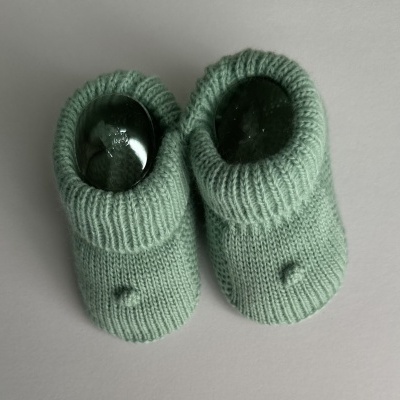 Carapins com pompom pequeno