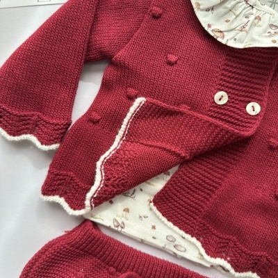 Conjunto de malha com casaco, camisa e tapa-fraldas com pompom Vermelho