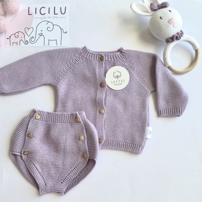 Conjunto de casaco e tapa fraldas de malha de algodão com botões amadeirados