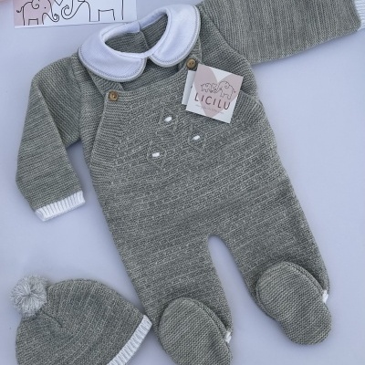 Conjunto com jardineira e camisola de Malha