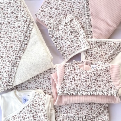 Primeira roupinha 'Flourish'