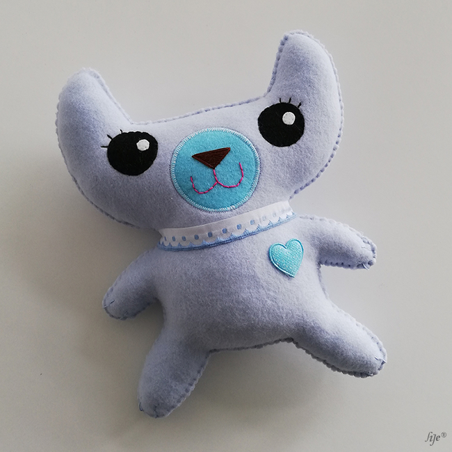 Peluche&#x20;Ursinho&#x20;azul&#x20;vi&#x00E9;s