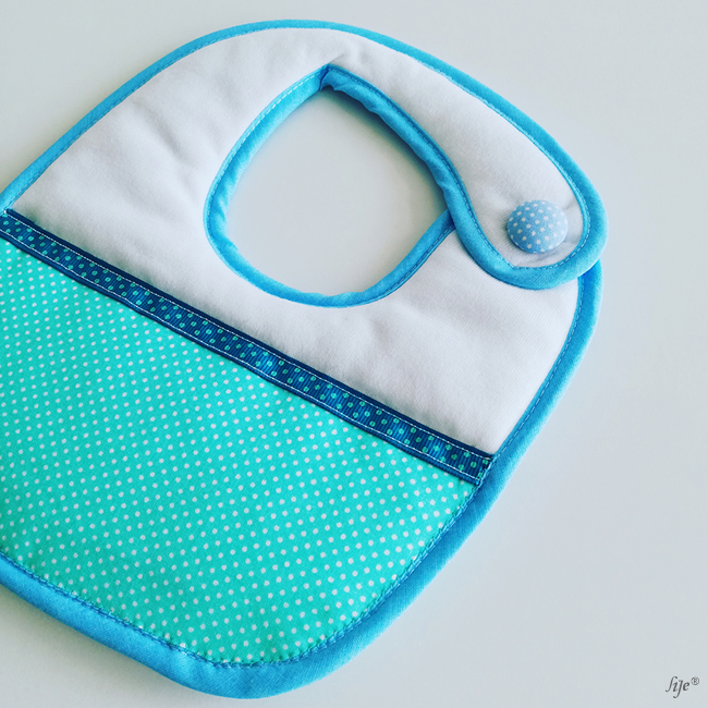 Babete&#x20;bolinhas