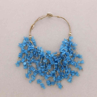 Colar pétalas azul